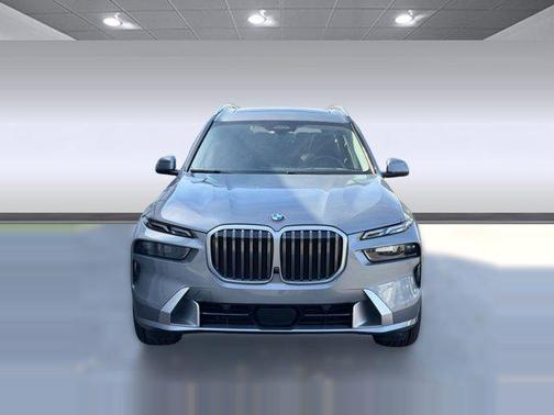 Gray 2025 BMW X7 xDrive40i