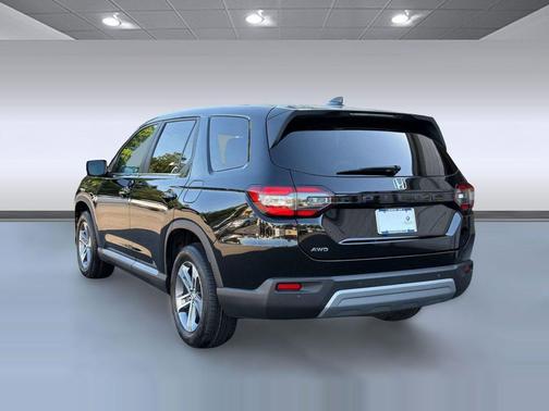 Crystal Black Pearl 2023 Honda Pilot AWD EX-L 8 Passenger