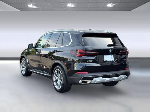 Black Sapphire Metallic 2024 BMW X5 xDrive40i