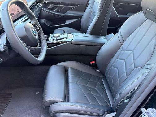 Black 2025 BMW 530 530i