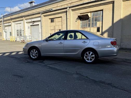 2005 Toyota Camry XLE V6