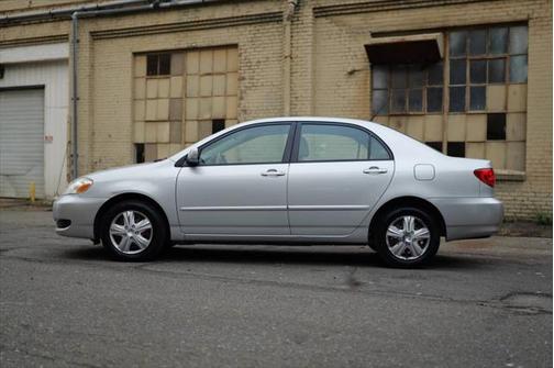 2005 Toyota Corolla LE