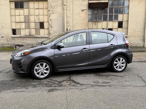 2018 Toyota Prius c Four