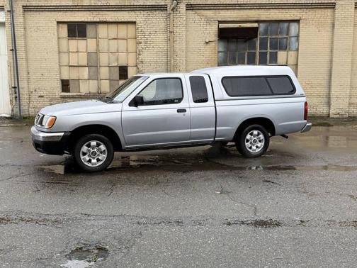 2000 Nissan Frontier XE