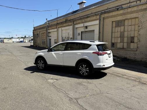 White 2018 Toyota RAV4 LE