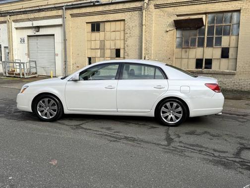 2005 Toyota Avalon XLS