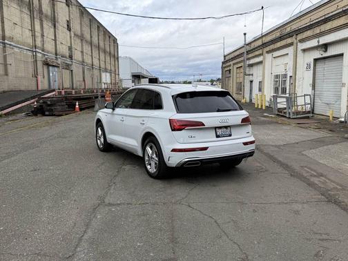 White 2023 Audi Q5 55 S line Prestige