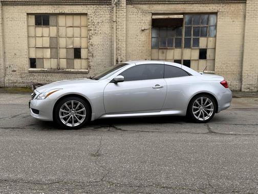 2009 INFINITI G37 Base