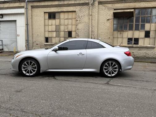 2009 INFINITI G37 Base