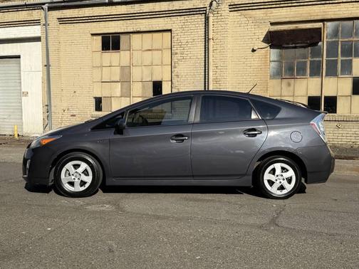 2010 Toyota Prius III