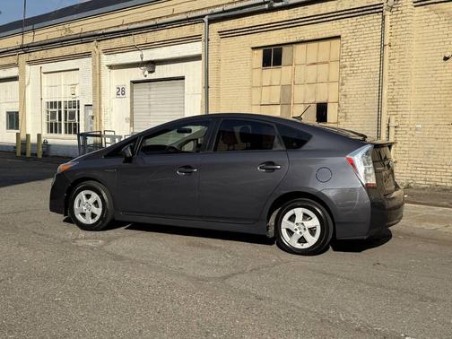 2010 Toyota Prius III