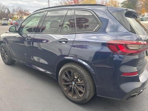 2022 BMW X5 M50i