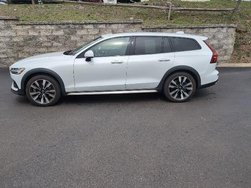2020 Volvo V60 Cross Country T5