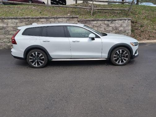 2020 Volvo V60 Cross Country T5