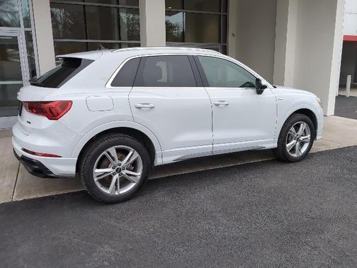 2022 Audi Q3 45 S line Premium