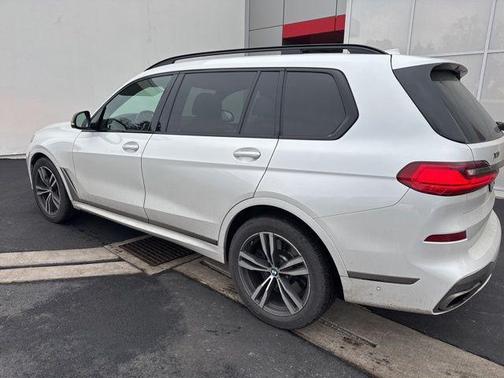 2021 BMW X7 M50i
