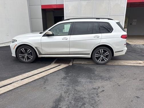 2021 BMW X7 M50i