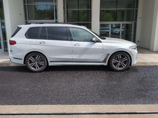 Mineral White Metallic 2021 BMW X7 M50i