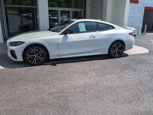 Mineral White Metallic 2023 BMW M440 i xDrive