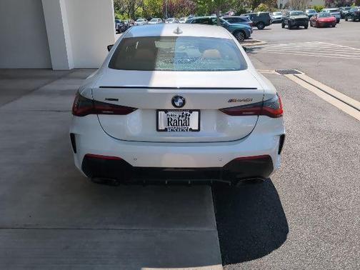 Mineral White Metallic 2023 BMW M440 i xDrive