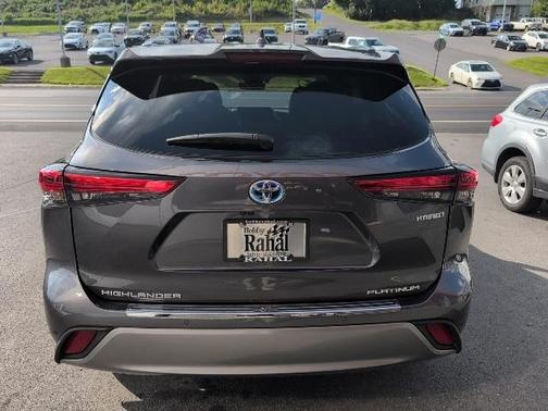 2022 Toyota Highlander Hybrid Platinum