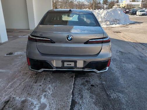 2024 BMW 740 i xDrive