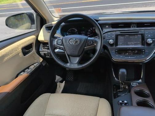 2016 Toyota Avalon Hybrid XLE Premium