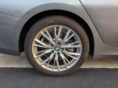 2023 BMW 330 i xDrive