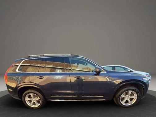 2016 Volvo XC90 T5 Momentum