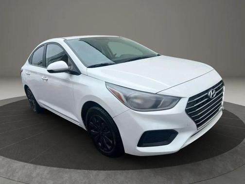 Frost White Pearl 2022 Hyundai Accent SE