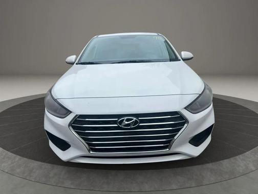 Frost White Pearl 2022 Hyundai Accent SE