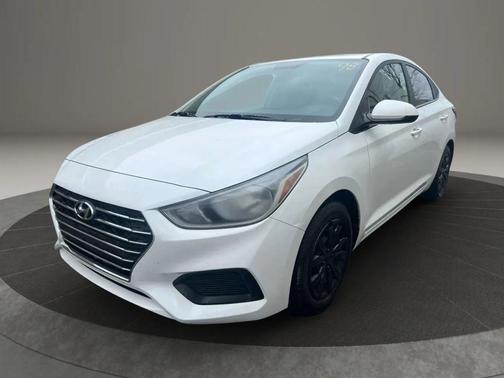Frost White Pearl 2022 Hyundai Accent SE