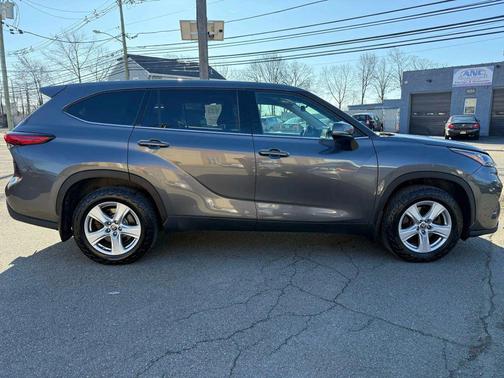 2020 Toyota Highlander LE