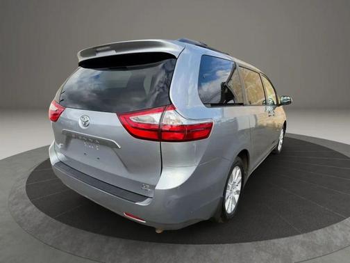 2015 Toyota Sienna LE