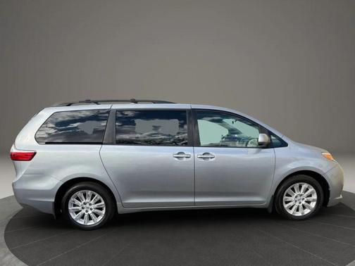 2015 Toyota Sienna LE