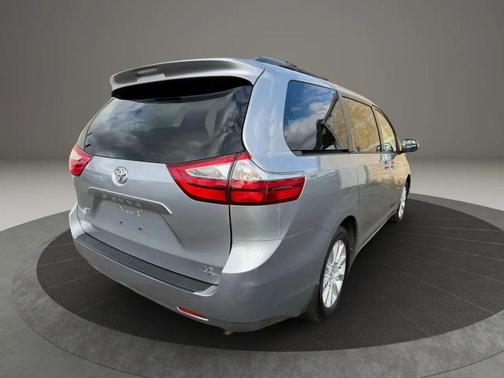 2015 Toyota Sienna LE