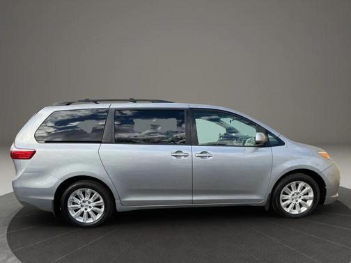2015 Toyota Sienna LE