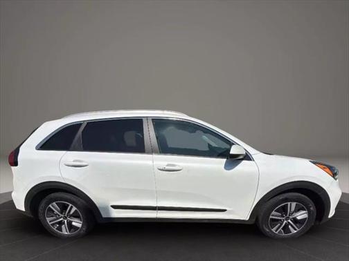 2022 Kia Niro LXS