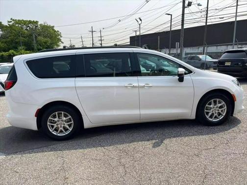2021 Chrysler Voyager LXI