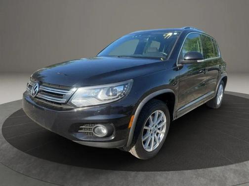 Deep Black Pearl 2014 Volkswagen Tiguan Auto R-Line