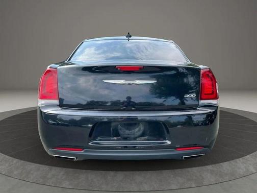 Gloss Black 2018 Chrysler 300 Touring