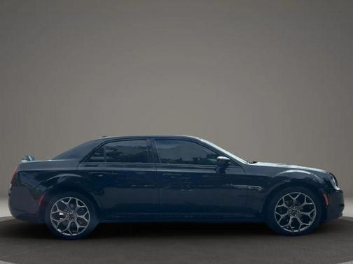 Gloss Black 2018 Chrysler 300 Touring