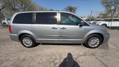 2015 Chrysler Town & Country Touring-L