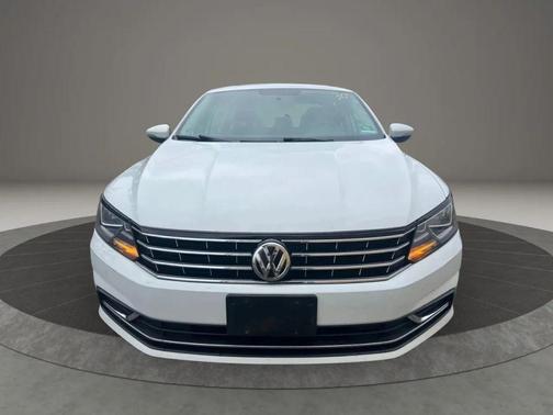 2018 Volkswagen Passat 2.0T SE