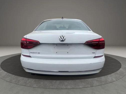 2018 Volkswagen Passat 2.0T SE