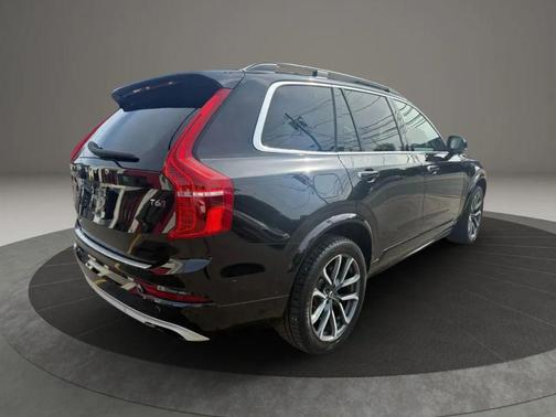 2019 Volvo XC90 T6 Momentum