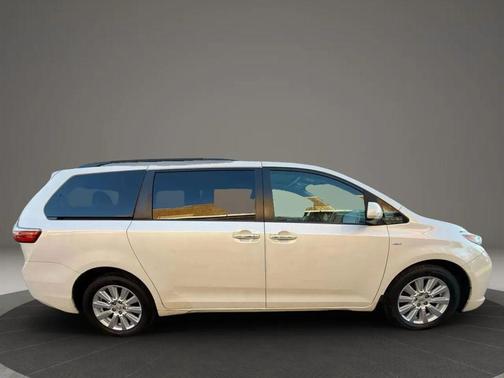 2017 Toyota Sienna XLE