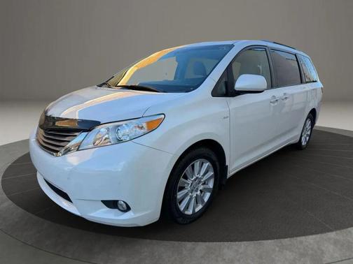 2017 Toyota Sienna XLE