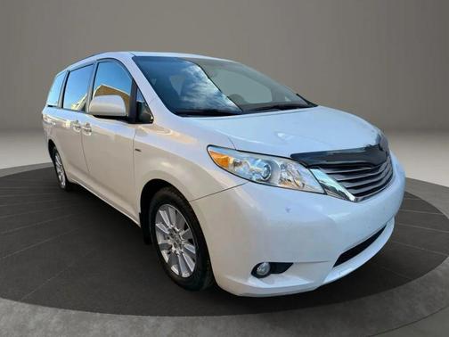 2017 Toyota Sienna XLE