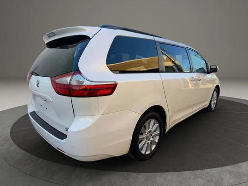 2017 Toyota Sienna XLE